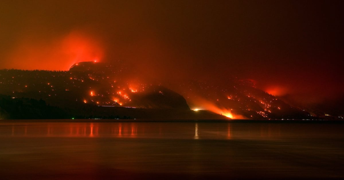 卑诗省夏兰地区山火致150栋建筑受损，多伦多华人需关注空气质量和供应链影响（配图1）