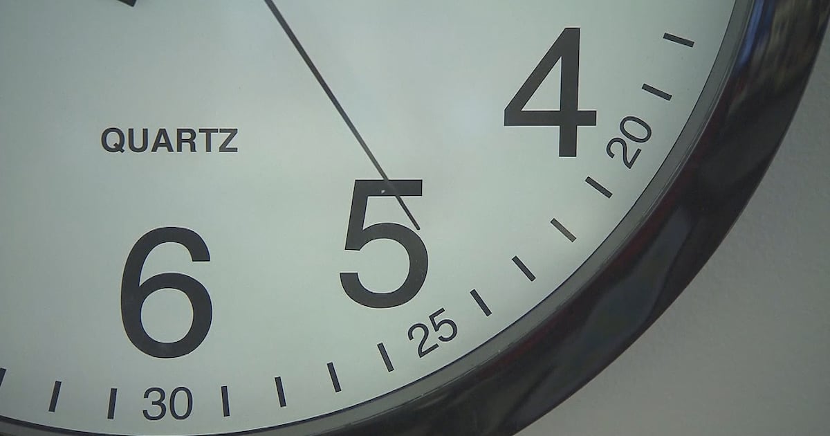 安省大部分地区本周末调回一小时，北西部地区保持夏令时