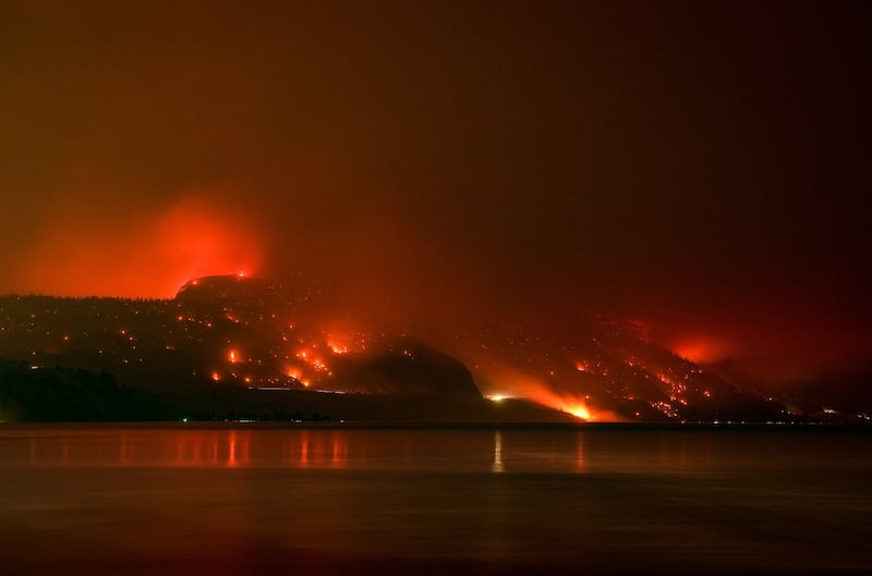 卑诗省夏兰地区山火致150栋建筑受损，多伦多华人需关注空气质量和供应链影响（配图2）