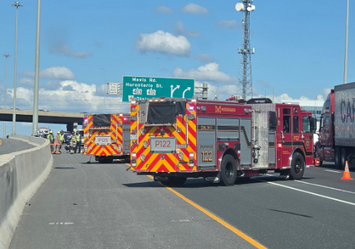密西沙加401号公路摩托车事故致一人重伤 东向快车道临时封闭