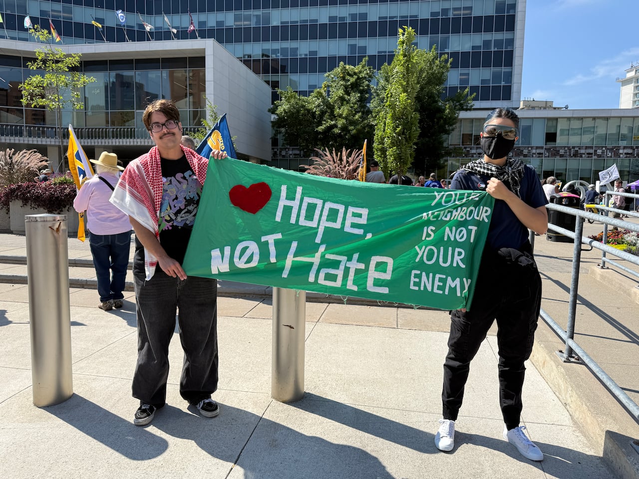 Elliott Cooper从伦敦赶来参加集会