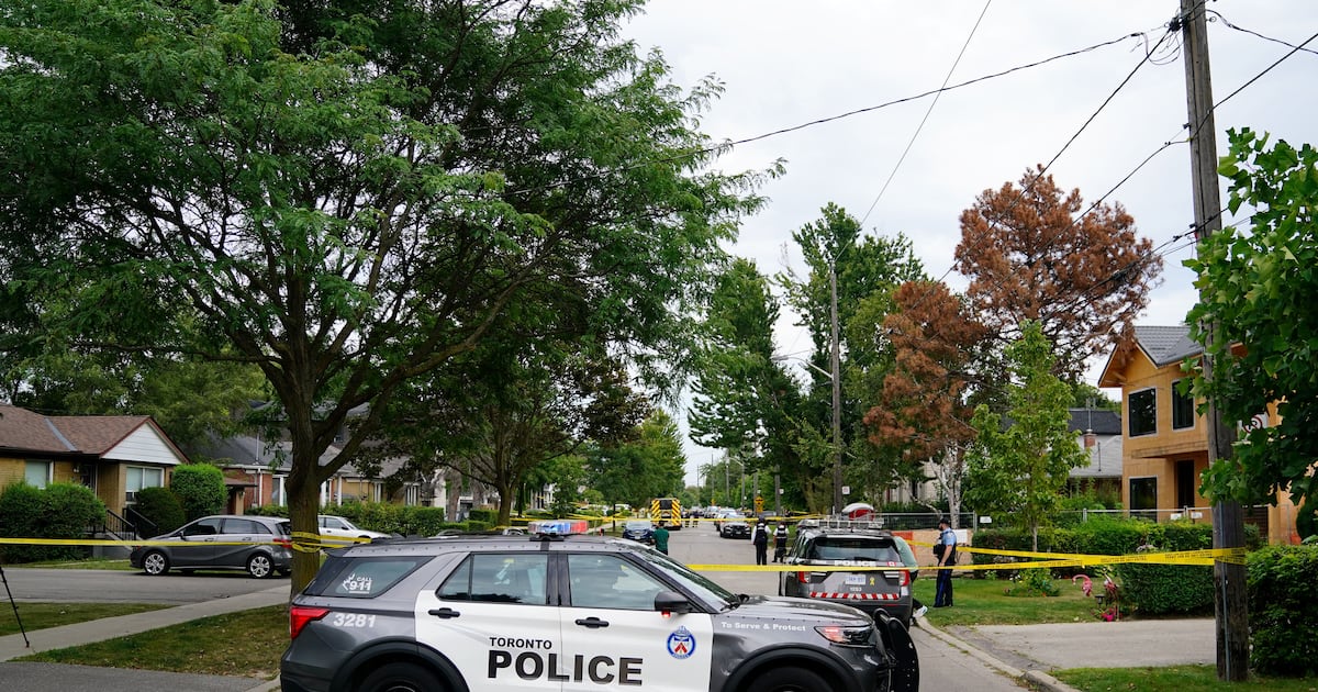 北约克警方开枪致一男子身亡，社区居民震惊不已