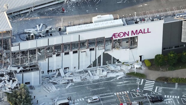 日本熊本7.1级地震：多地停电建筑受损，当局紧急疏散数十万人