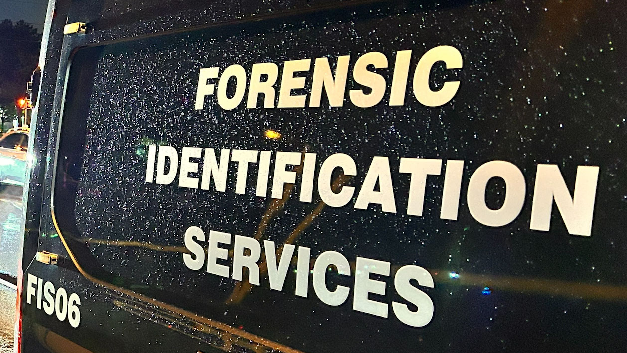 士嘉堡与市中心凌晨连续发生两起持刀伤人案 多伦多警方紧急调查中