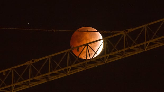 8月下旬加拿大迎来深度月偏食，多伦多夜空不可错过