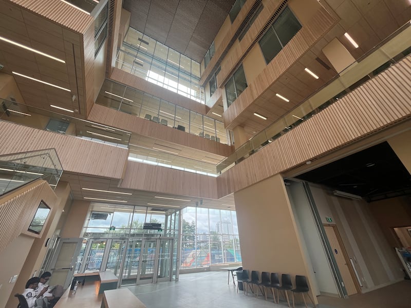 Garron Health Sciences Complex 中庭