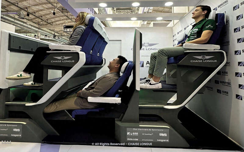 空客研发双层座椅增加空间 下层为“闻屁区”(组图)