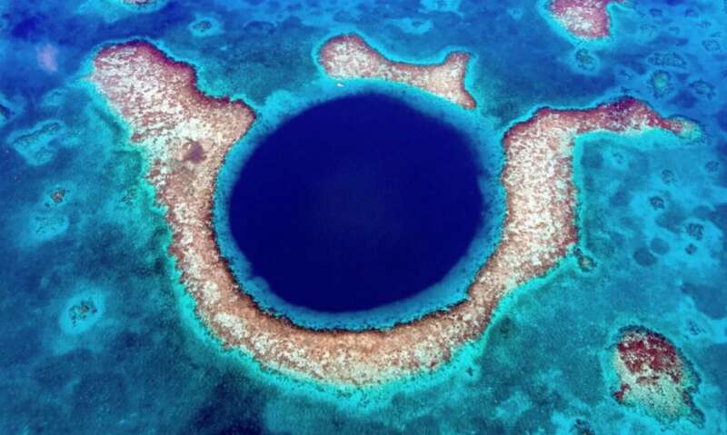 深不可测!科学家宣布找到了“世界最深蓝洞” (图)