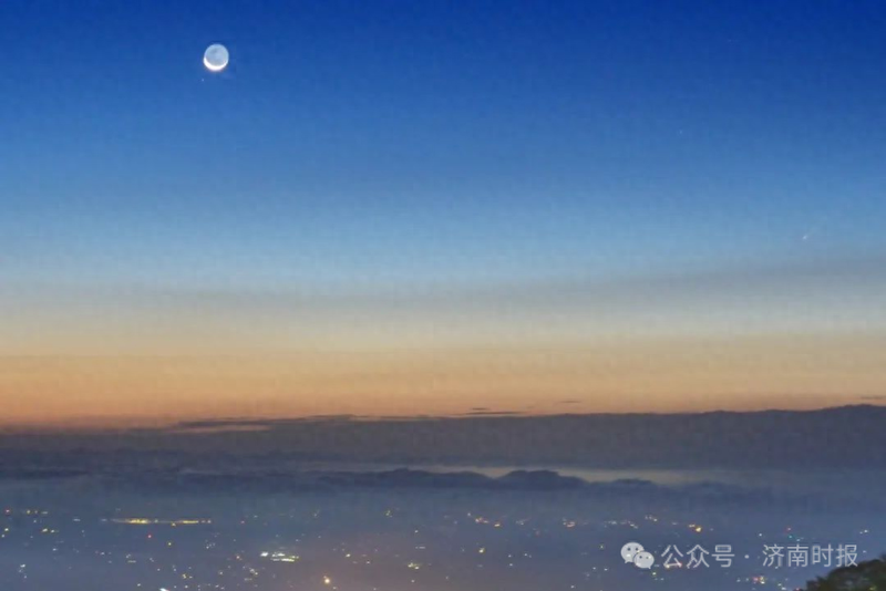 6万年一遇的彗星 市民在泰山上空捕捉到穿越晨曦画面
