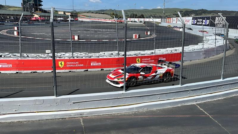 林政纬在2025 Ferrari Challenge 北美赛事开幕赛中夺冠。（受...
