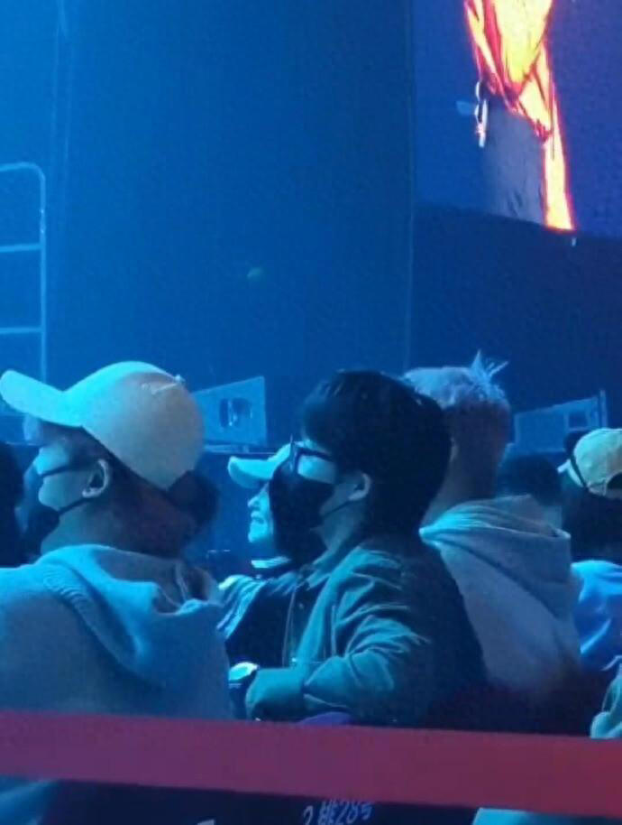 王楚钦被抓包  网友：隔壁老王去看隔壁老樊了