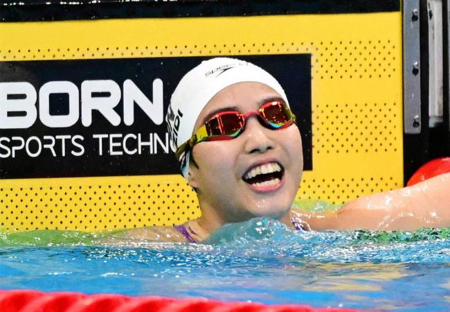 破纪录夺金！中国游泳13岁少女刷爆5大神迹