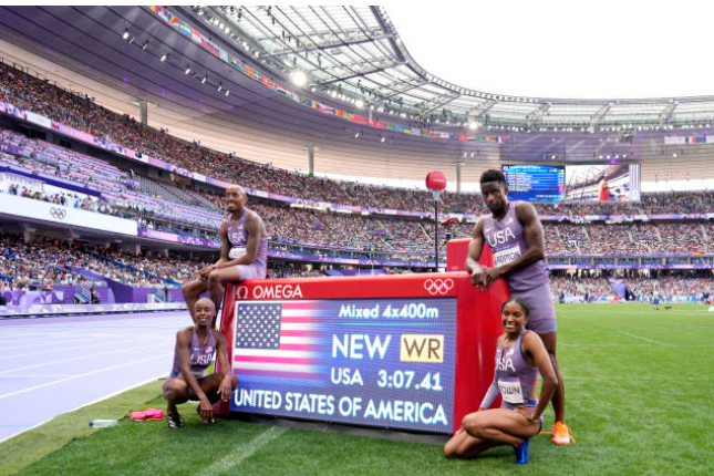 田径混合4X400米预赛 美国队刷新世界纪录