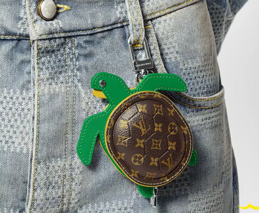 LV蹭全红婵热度“抢钱”    网友吐槽又丑又贵