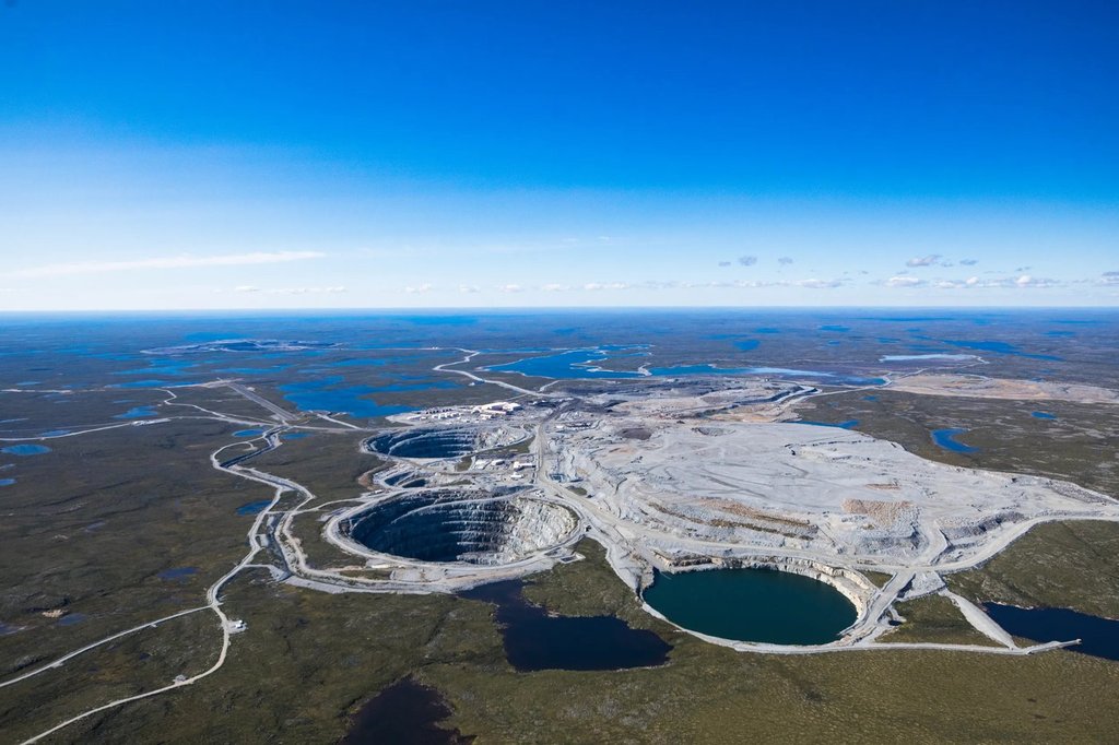 位于西北地区的 Ekati 钻石矿的工作岗位悬而未决。提前关门（配图2）