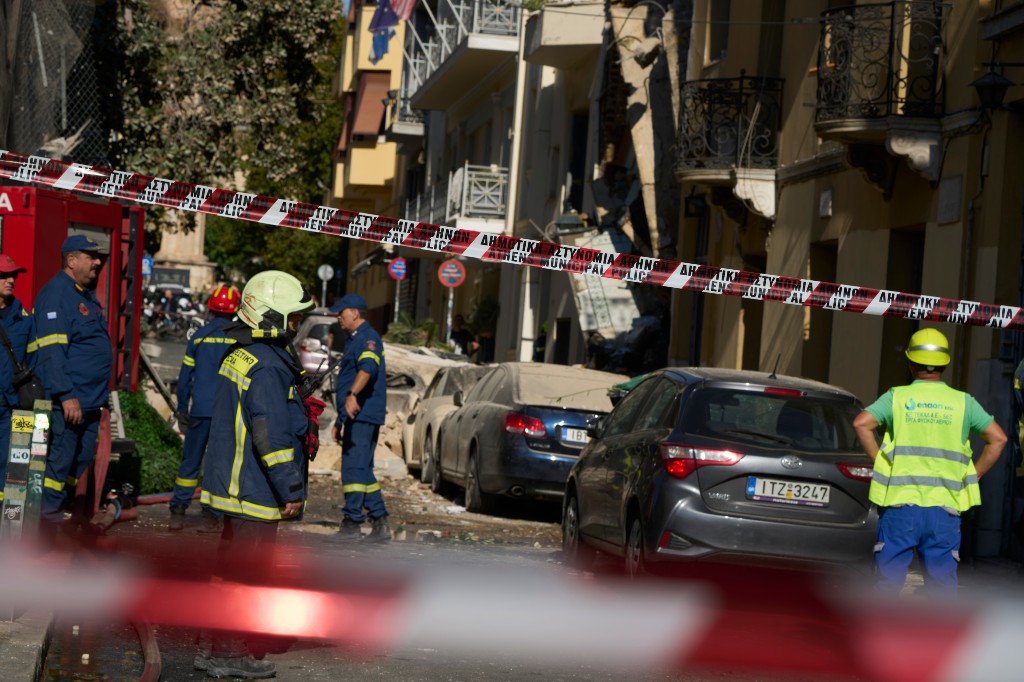 希腊雅典普拉卡区建筑爆炸坍塌 至少2人受伤5人失踪（配图3）