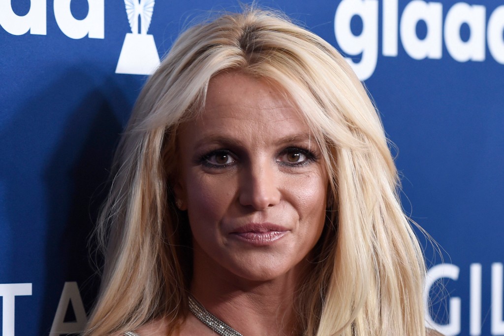布兰妮·斯皮尔斯 (Britney Spears) 为她在洛杉矶高速公路天窗外闲逛的照片辩护 ...