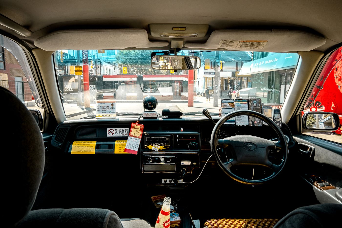多伦多街头重现港味怀旧红白出租车，连接两地华人情感（配图7）