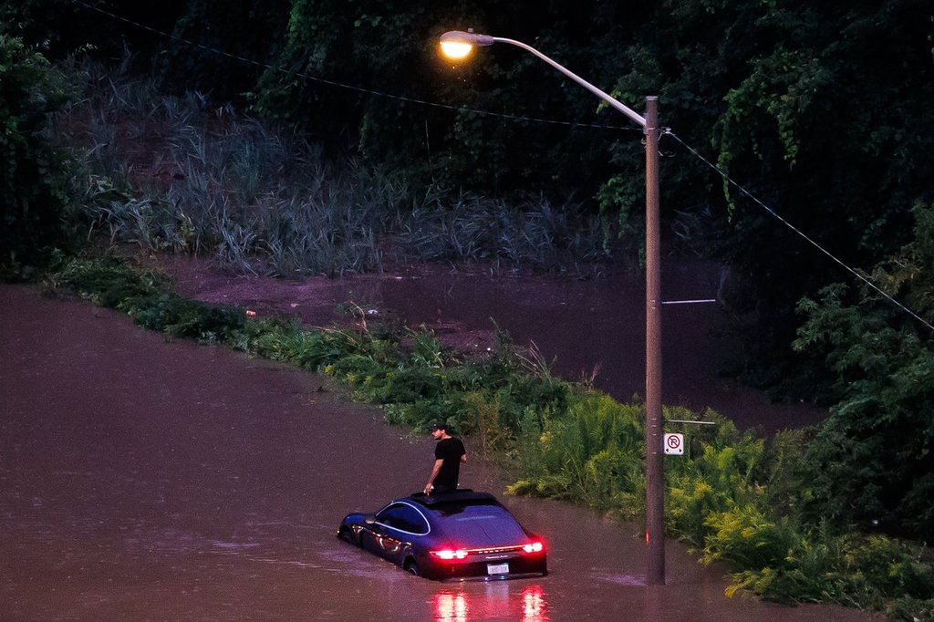 暴风雨袭击大多区，数万户仍处断电状态