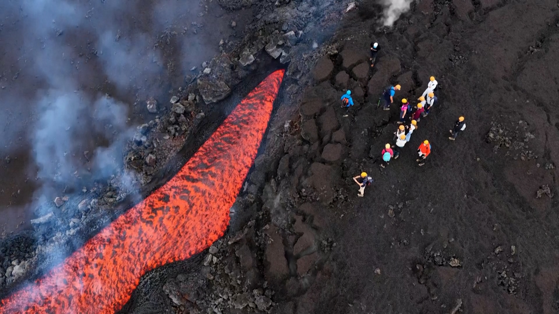 意大利埃特纳火山登山悲剧：美籍游客被闪电击中身亡（配图2）