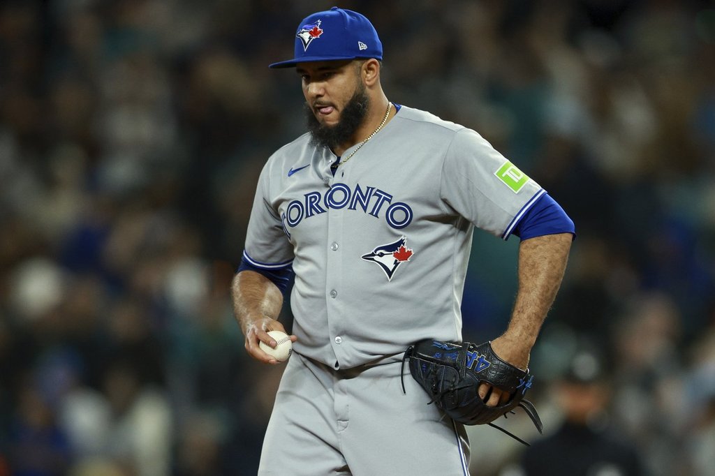 蓝鸟队关闭了Yimi Garcia季节