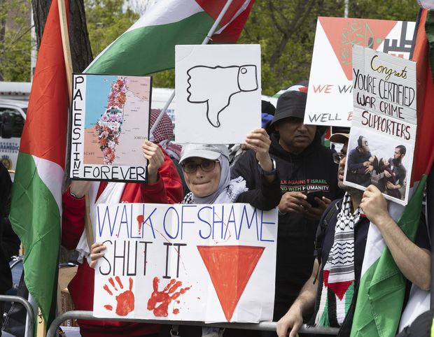TORONTO, ONTARIO-SUNDAY MAY 25, 2025—SHOULDER TO SHOULDER—Pro Palestine supporters protest during the UJA’s Annual Walk With Israel event in Toronto, Sunday May 25, 2025.