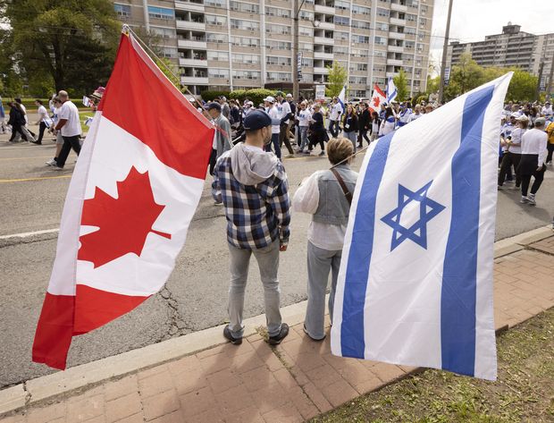 TORONTO, ONTARIO-SUNDAY MAY 25, 2025—SHOULDER TO SHOULDER—People participate in the UJA’s Annual Walk With Israel event in Toronto, Sunday May 25, 2025.