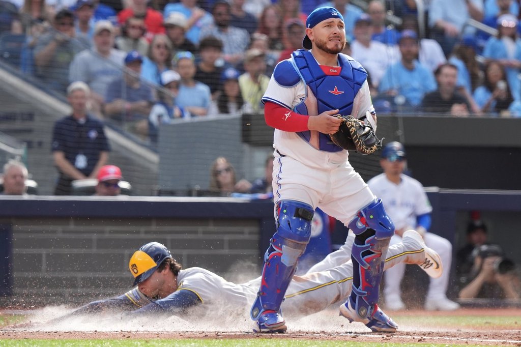 chourio，Yelich Lift Brewers Blue Jays 4-1