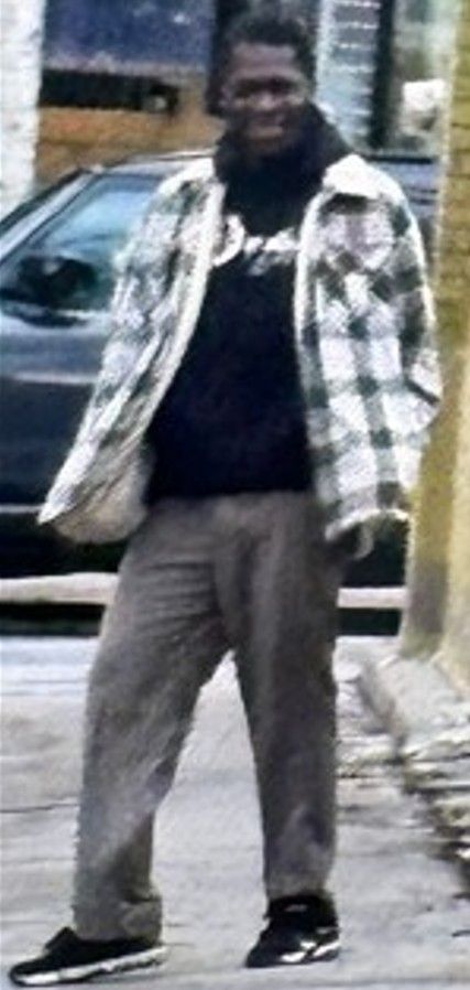 被指控的粪便抛撒者与被指控周末性侵犯的男子是同一个人吗？ ...