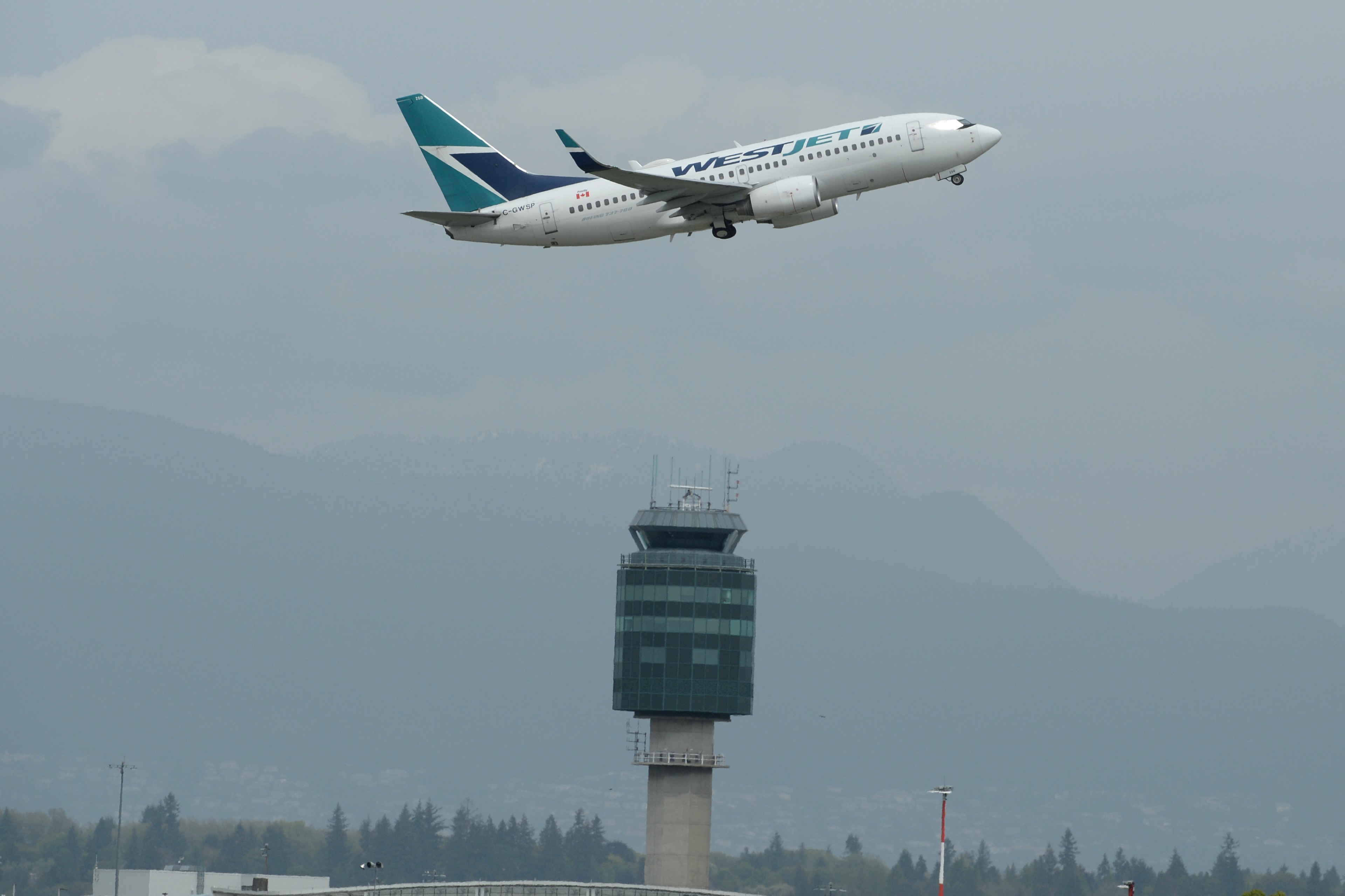 空中交通管制员短缺如何影响加拿大机场