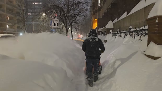 去年冬天降雪创纪录后，多伦多可能会增加 5400 万美元的除雪费用 ...