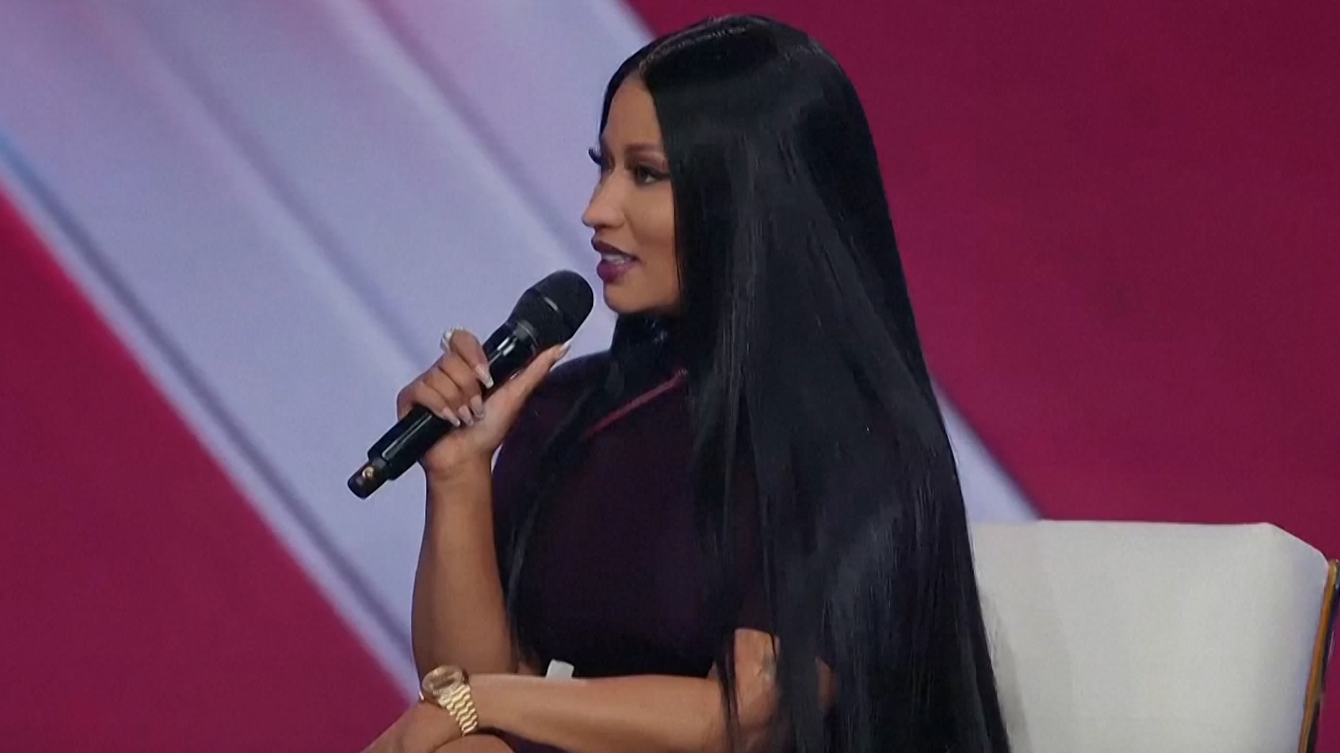 说唱天后Nicki Minaj现身特朗普密歇根竞选集会 称其带来积极新气象（配图3）