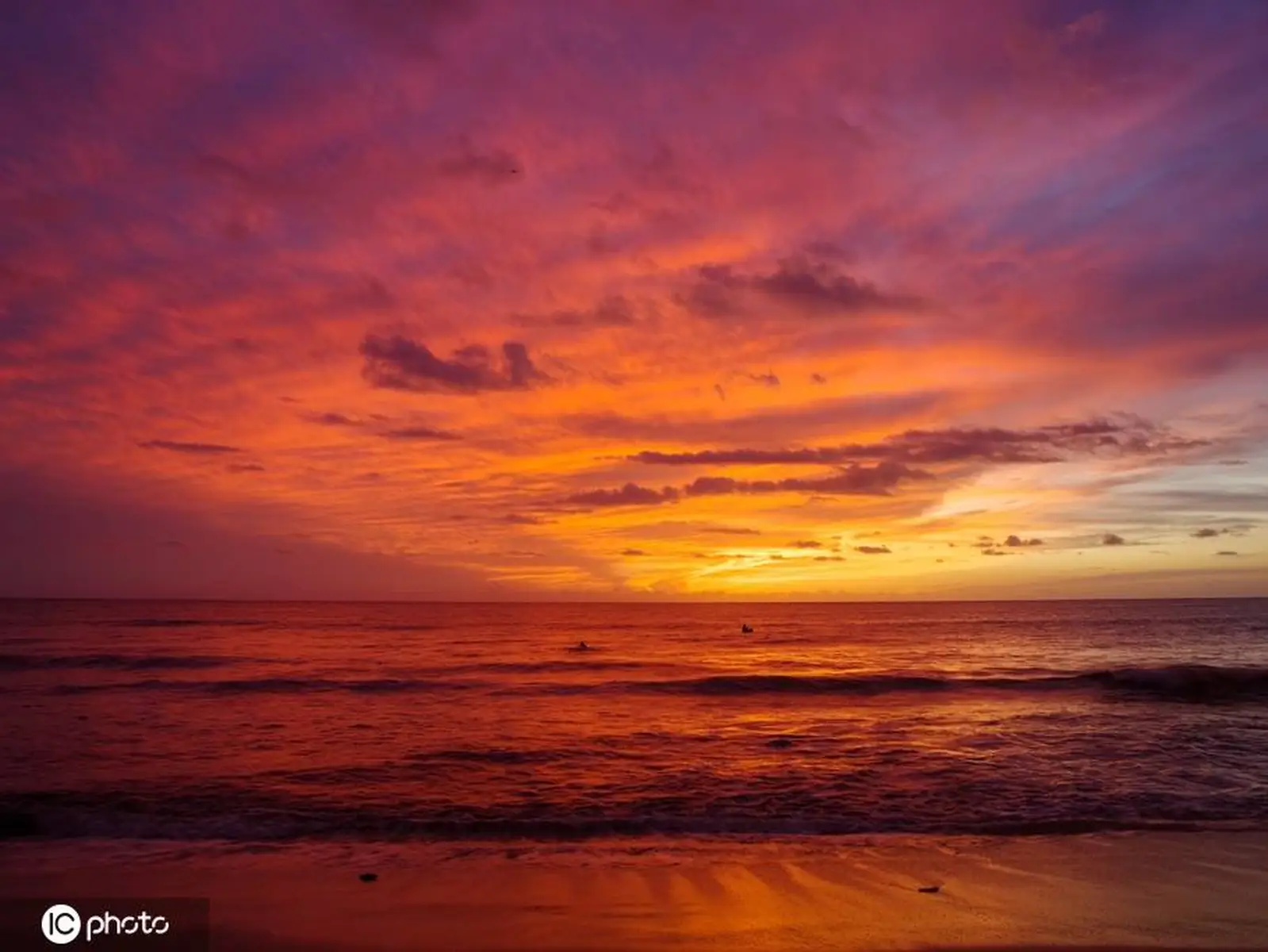 夏威夷海滩夕阳美如画卷 浓浓热带风情