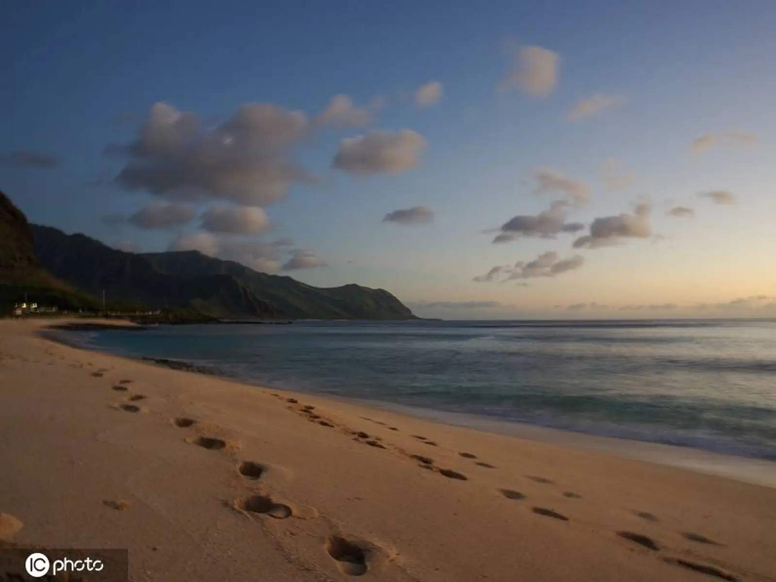 夏威夷海滩夕阳美如画卷 浓浓热带风情