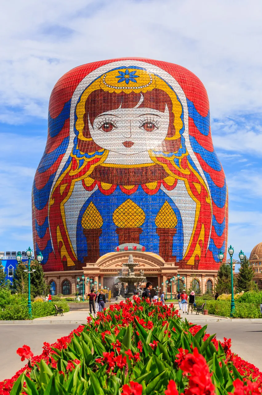 中国宝藏小城，一眼望三国，遍地金发美女