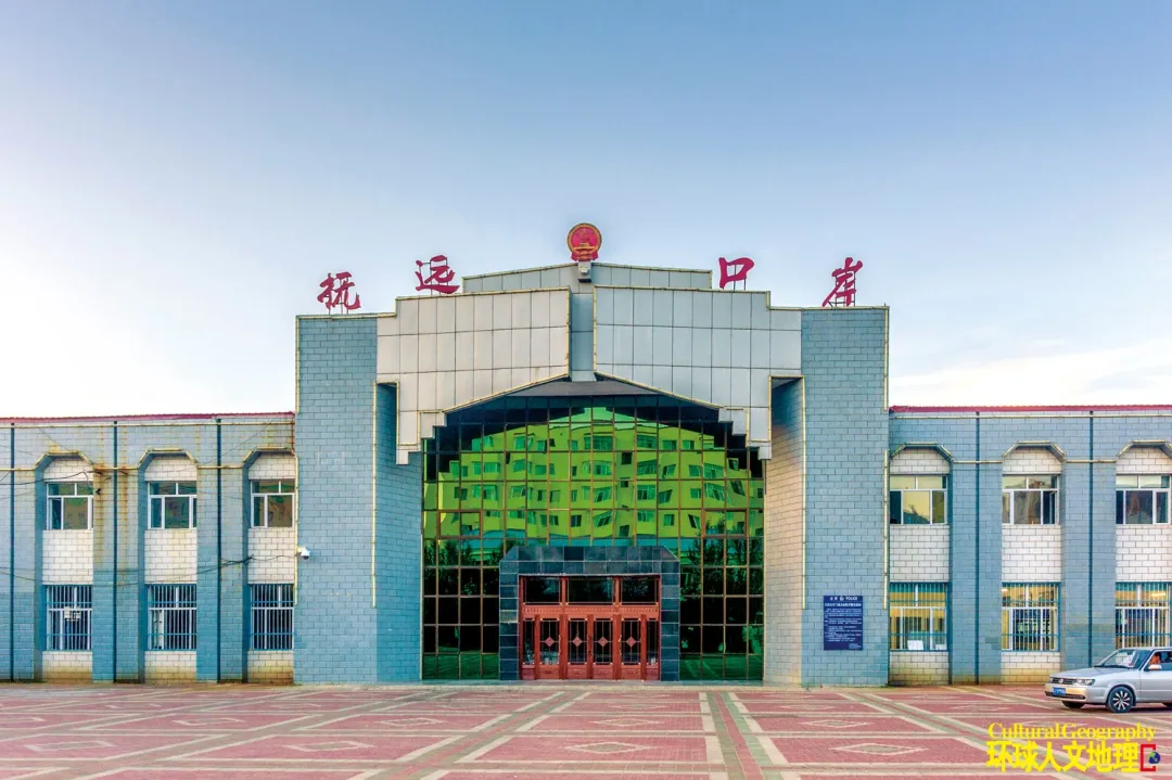 来到这里，做全中国第一个见到太阳的人