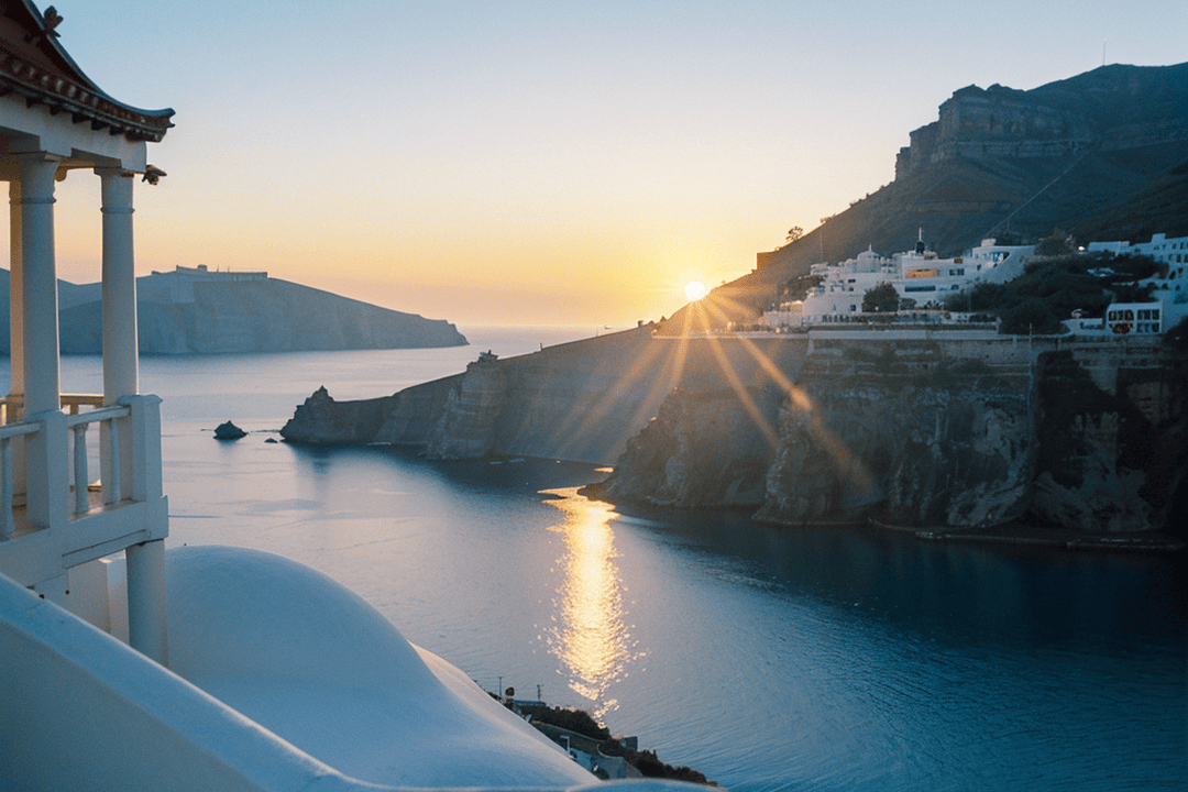希腊圣托里尼火山海岛湛蓝与白色交织的画卷
