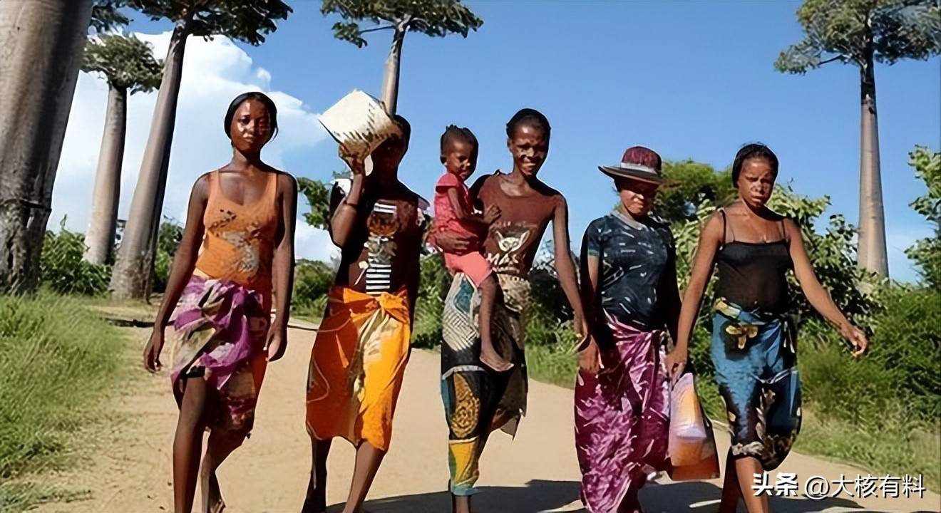 非洲小岛太奇葩 情侣要结婚必须跳海
