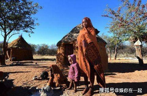 非洲红泥族：以“赤裸”为美 女人几乎从不洗澡