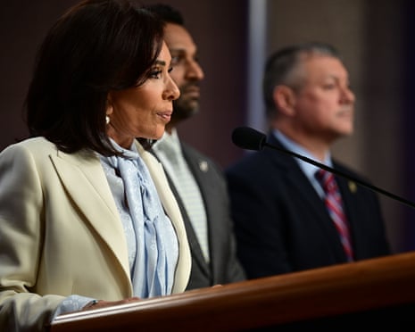 珍妮·皮罗（Jeanine Pirro）表示，证据显示嫌疑人在白宫新闻晚宴上枪杀了警官 ...