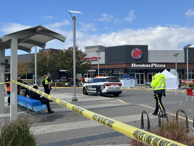 卑诗省Tsawwassen Mills商场停车场突发事故 两行人遇难（配图5）