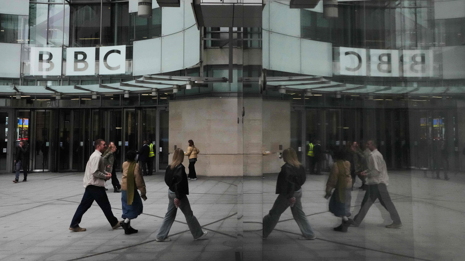 特朗普被法院要求12月11日前接受BBC诽谤案证词录取（配图1）