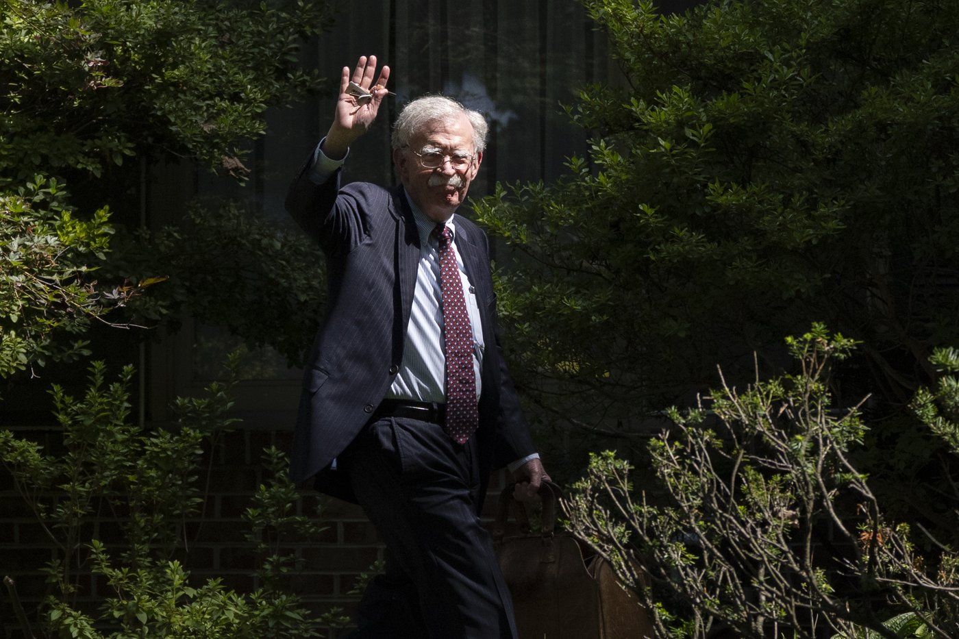 联邦调查局在突袭报告中证实约翰·博尔顿家附近有“活动”