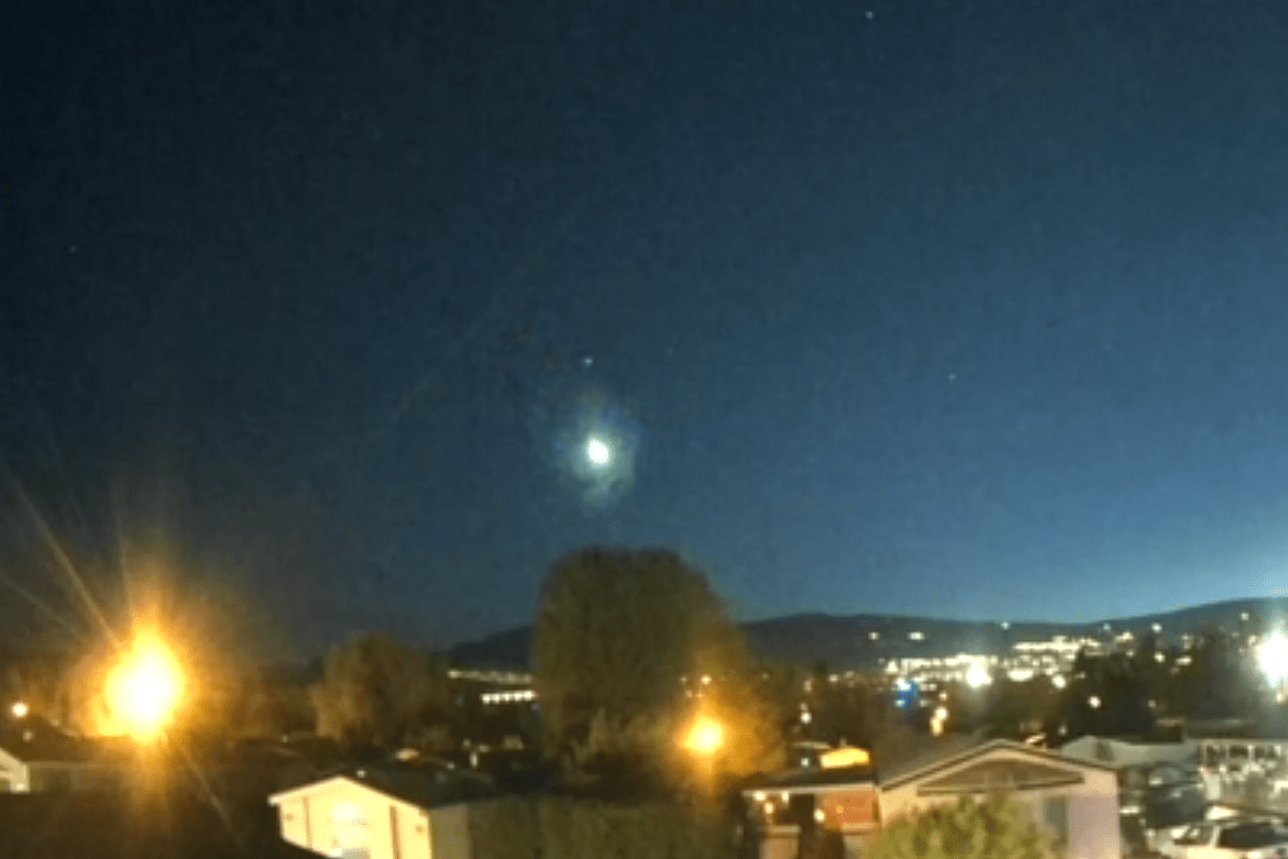 “火球”流星飞过纽约上空，有报道称其轰鸣声震撼了整个城市：美国宇航局 ...