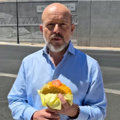 加州州长候选人史蒂夫·希尔顿因误认“街头炸玉米饼”而受到嘲笑 ...