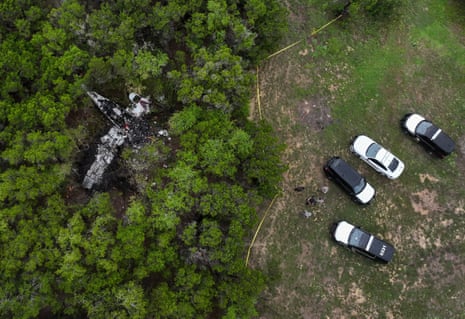 德克萨斯州山区小型飞机失事造成五人死亡
