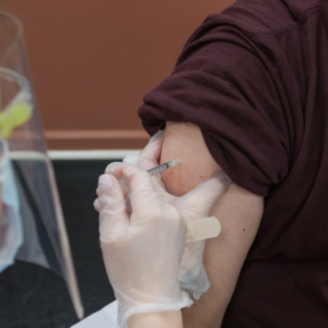 安省首席医疗官警告：新冠和流感双双攀升，假期或将迎来高峰 ...