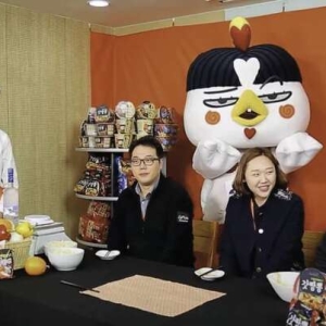 韩国“火鸡面”女王:从豪门媳妇到集团掌门(组图)