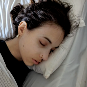 太惨！加拿大30岁女子被咬一口，8年来痛到死去活来，被迫安乐死 ... ...
