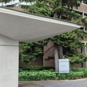 多伦多大学淋浴间有“屎”！校方紧急通知，网友炸了：“印拿大“”谁不用手纸就是谁！ ...